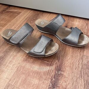Dansko Shoes Women Sz 42 Slide Sandal Leather Silver Adjustable Comfort 2 Straps